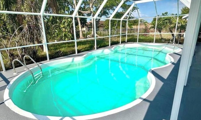 Bradenton House | Luxury Relaxation Home 8PPL Pool
