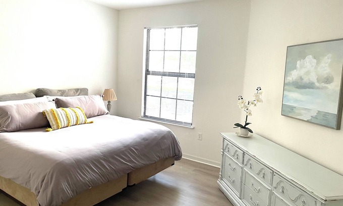 Sarasota Condo | Luxury Resort-Style 2 bd - 2 ba (8351)