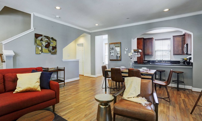 Braeswood Place House | Luxury Resort Style *westelm House* In Heart Of Tx Med Center & Nrg Stadium