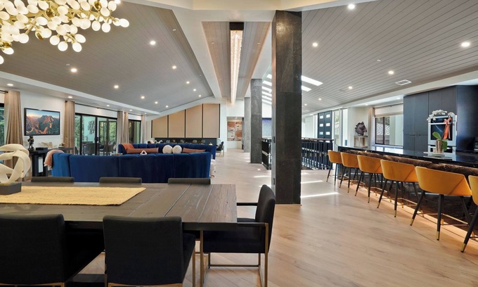 Santa Venetia Villa | Luxury Retreat 7Bed/6.5Bath/Pool/6k+sqft