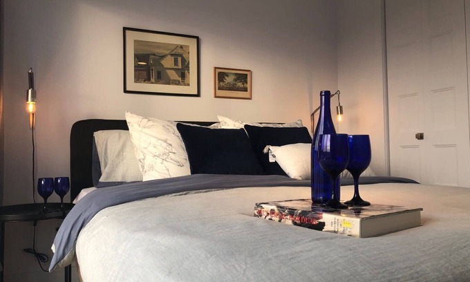 Cote-Des-Neiges—Notre-Dame-De-Grace Apartment | Luxury retreat*brand-new*2 queen beds*gym 24/7