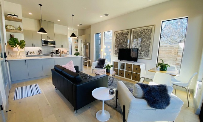 Galindo House | Luxury retreat near downtown and everything cool in Austin