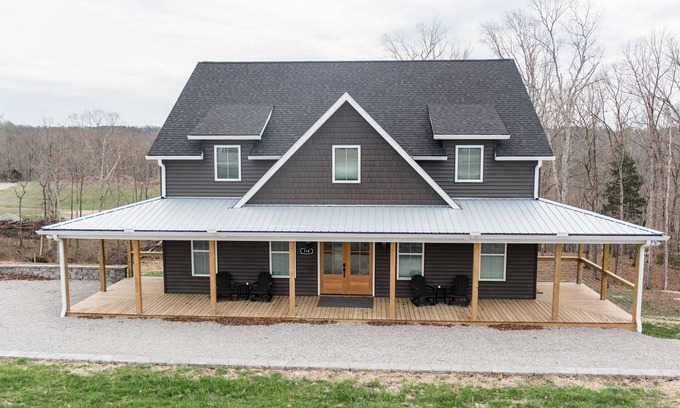 Clarkson House | Luxury Retreat near Mammoth Cave!
