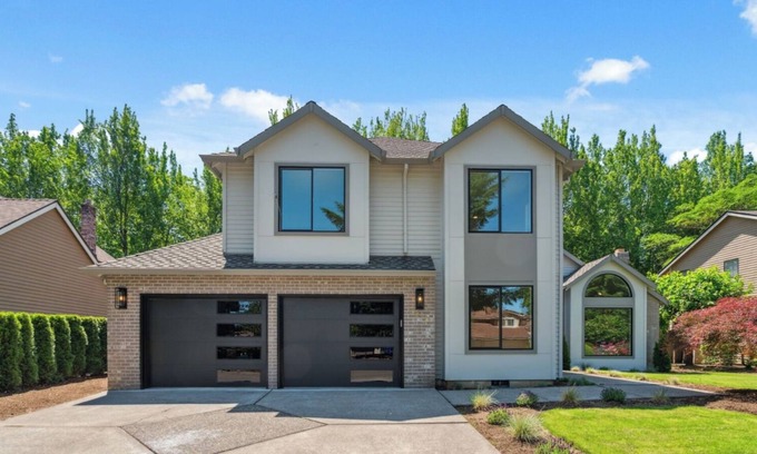 Wilkes East House | Luxury Retreat - NEW 4 BED/3 BATH Home close to Airport