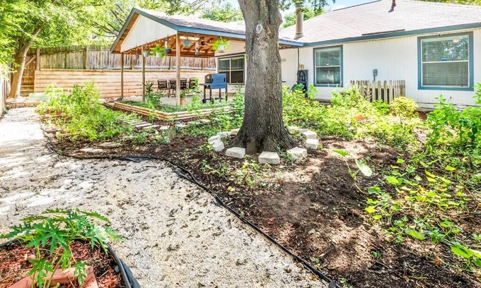 Medical Center District House | Luxury Retreat - Pool - Game Lounge - BBQ & Patio