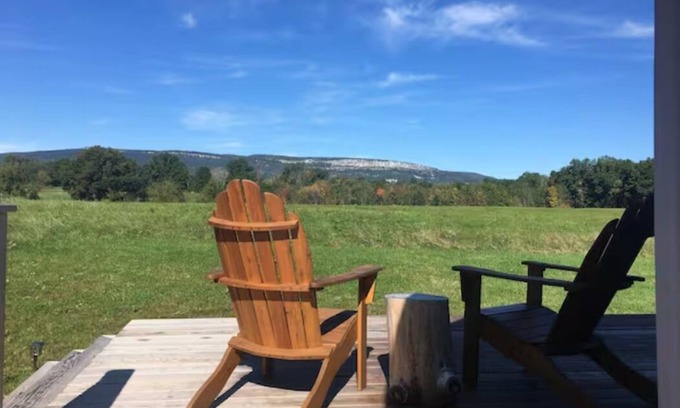 Gardiner Cabin | Luxury retreat w/private deck, garden, firepit on organic farm