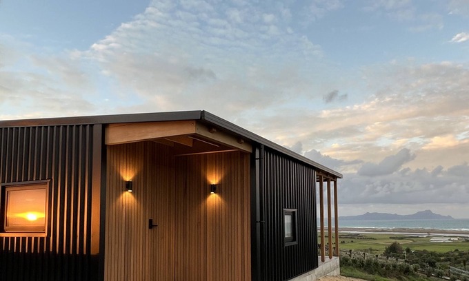 Waipu Cottage | Luxury Retreat with big sea views 90 minutes from Auckland