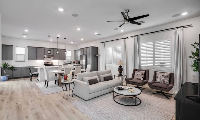 Peoria House | Luxury RH Furnished-Modern Home-Super Clean -All 5 stars review-Great Location