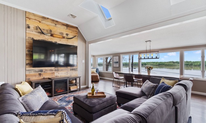 Salunga Cottage | Luxury River Front Cottage With Hot Tub & Spectacular Views