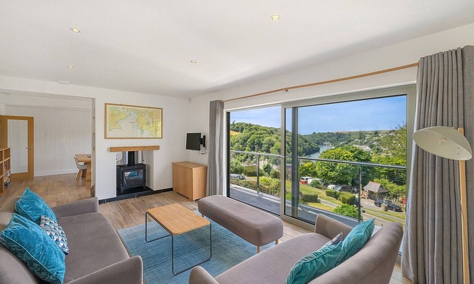Noss Mayo House | Luxury Riverside getaway in Noss Mayo with stunning views over the River Yealm