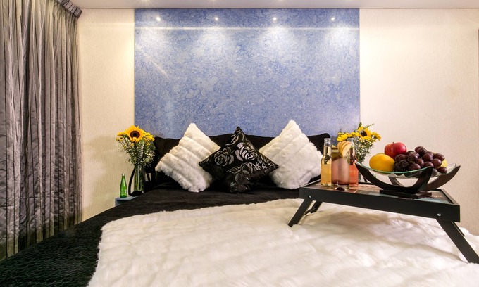 Las Lomas I Hotel | Luxury Room with window