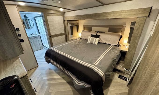 Palm Harbor House | Luxury RV in Palm Harbor in a quiet, private side yard 3 miles from 3 beaches!