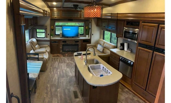 Belton House | Luxury RV Resort - Pool - Lodge - Recreation - Community