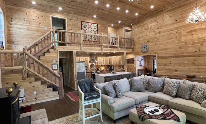 Nancy Cabin | Luxury Secluded Retreat at Lake Cumberland - Wolf Creek Marina