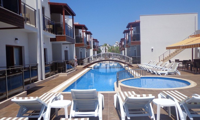 Turgutreis Apartment | Luxury Self Catering 1 Bedroom Holiday Apartment With Communal Swimming Pool.