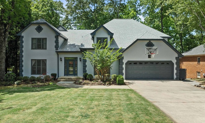Roswell House | Luxury Serene 7-bedroom 5.5-bath 2 Living Rooms 2 Kitchens Close to Lake & Golf