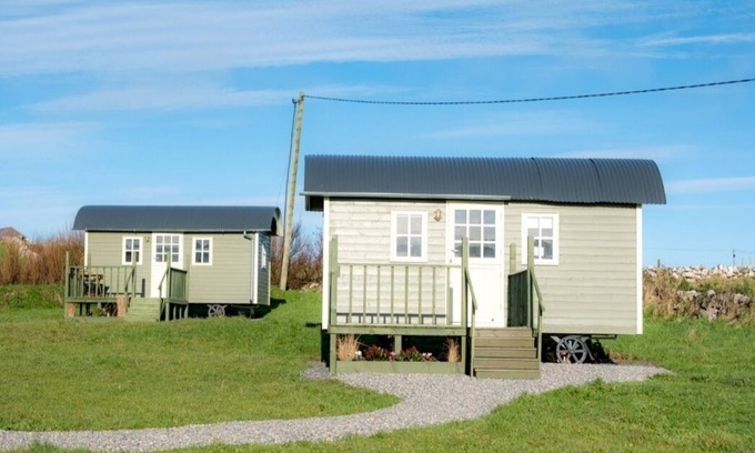 Doolin Cabin | Luxury Shepherds Hut & Hot tub