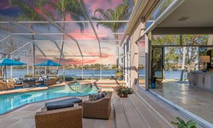 Bearss Plaza House | Luxury Short Term Rental in North Tampa