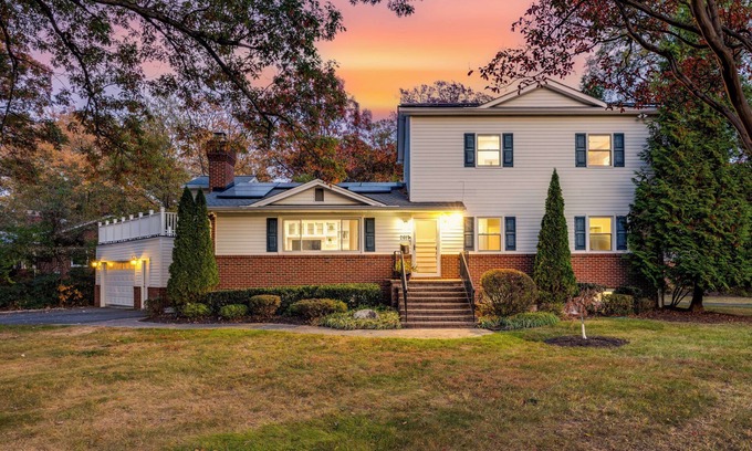 Alexandria West House | Luxury Spacious Alexandria Home Minutes to Washington D.C.