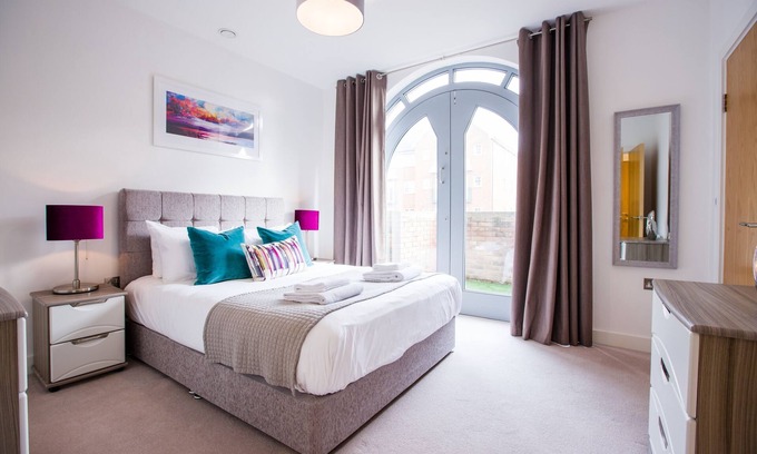 Windsor Apartment | Luxury spacious apartment, secure parking just 8 minutes walk to Windsor Castle