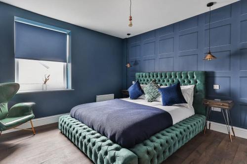 Sheffield House | Luxury Spacious Pad with Games Room