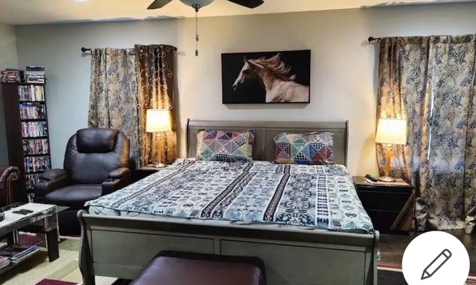 Herndon House | Luxury stay at prime location