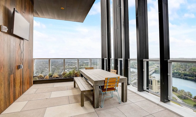 Rainey Street Historic District Condo | Luxury Stay on Rainey St