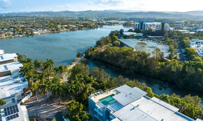 Varsity Lakes Apartment | Luxury Stays Varsity-Robina-Bond