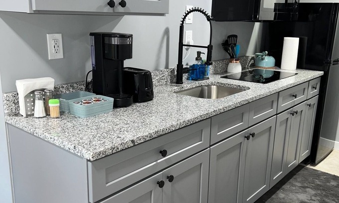 Upper Darby Apartment | Luxury Studio Apt. Near downtown Philly & Airport. Free Parking.