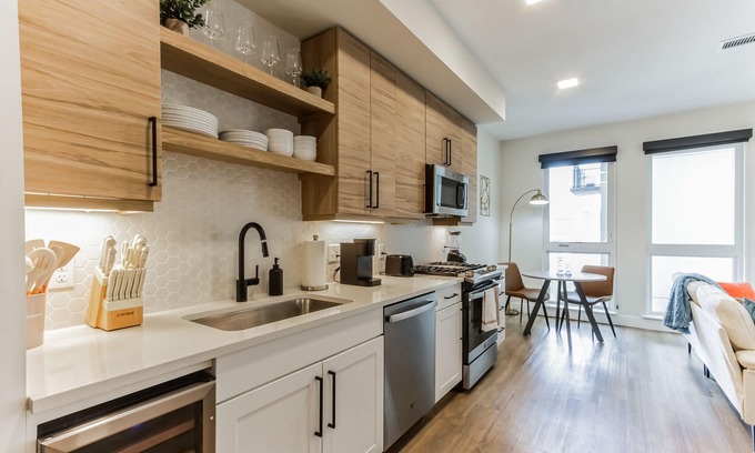 Uptown Apartment | Luxury Studio, Gym, Spa, Garage Parking, Safe 314