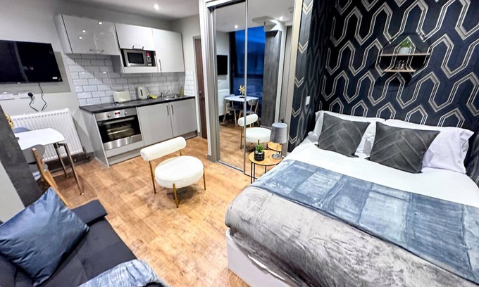 Maidstone Apartment | Luxury Studio in Maidstone Town Centre – Steps from Maidstone East!