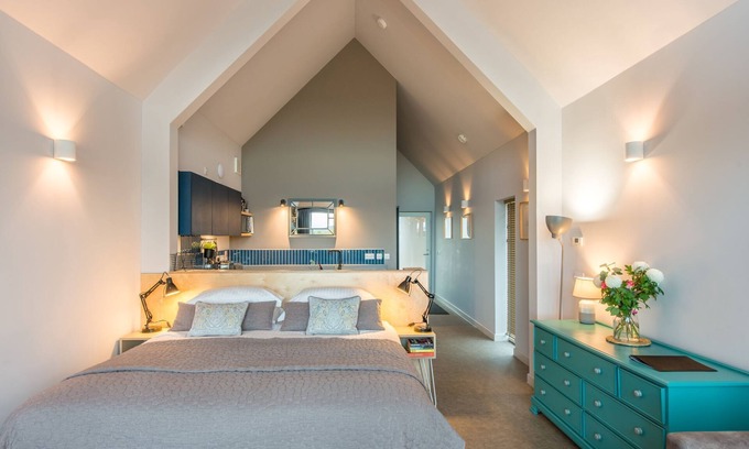 North Berwick Villa | Luxury Studio Lodge with Hot Tub