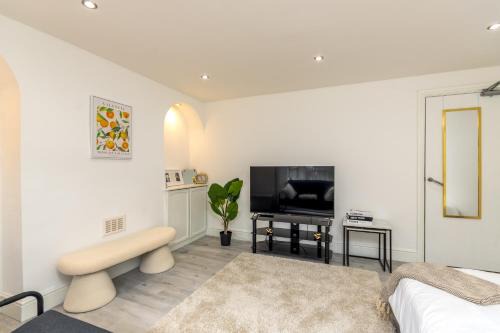 Nottingham Apartment | Luxury Studio with Free Parking