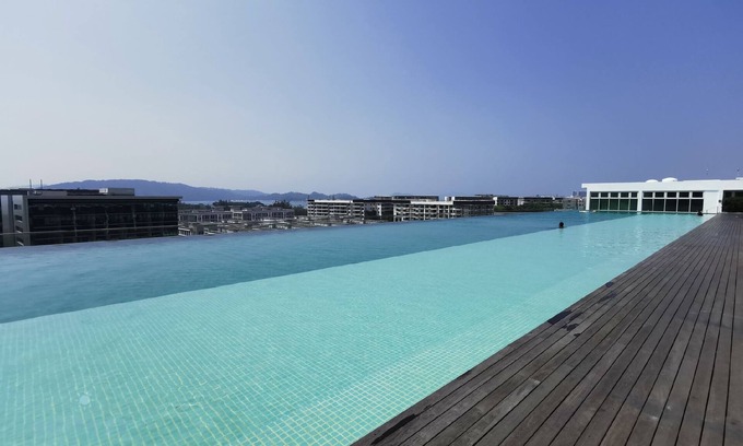 Downtown Kota Kinabalu Condo | Luxury Suite/2-8 pax/City Area/Infinity Pool with MAJESTIC Sunset View