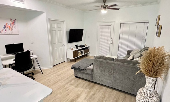 Dallas Apartment | Luxury Suite by The Dallas Galleria, a Home away from Home!