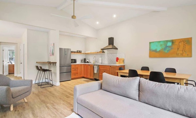 Ithaca House | Luxury Suite | Walk to Commons | Free Parking | NY