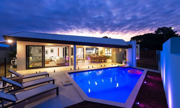 Trinity Park House | Luxury Sunny Oasis: Pool, SUV Hire, Near Marina