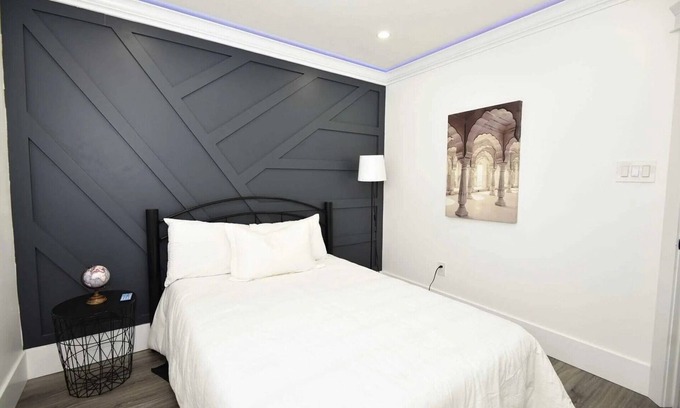 Brampton House | Luxury Sweet Home Away From Home + Free Parking