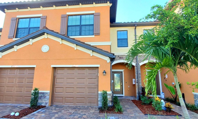 Gran Paradiso House | LUXURY TOWNHOME IN FABULOUS COMMUNITY
