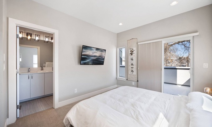 Jefferson Park House | Luxury Townhome in the Heart of the Mile High City