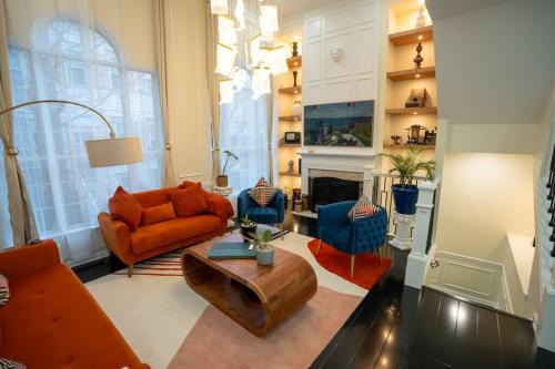 Alexandria West Apartment | Luxury Townhome Minutes From DC