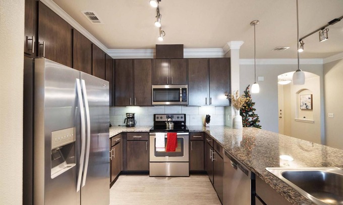 McNeil Condo | Luxury Townhome Pool North Austin Evonify