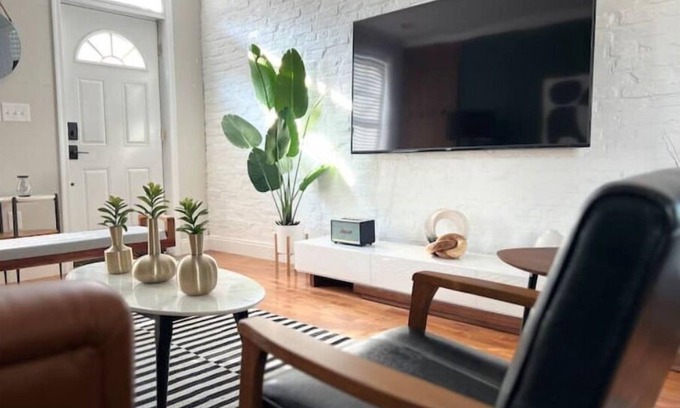 Downtown Baltimore House | Luxury townhome, walking distance from Ravens stadium