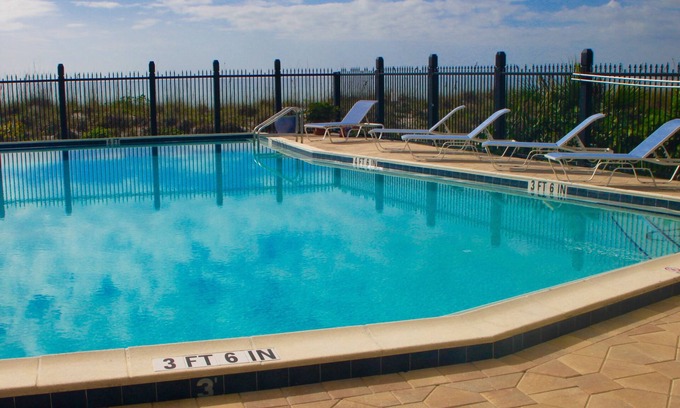 Palm Island House | Luxury TOWNHOUSE directly ON GULF/OCEAN - Sunset view, Pool, Tennis, Wifi, Pets!