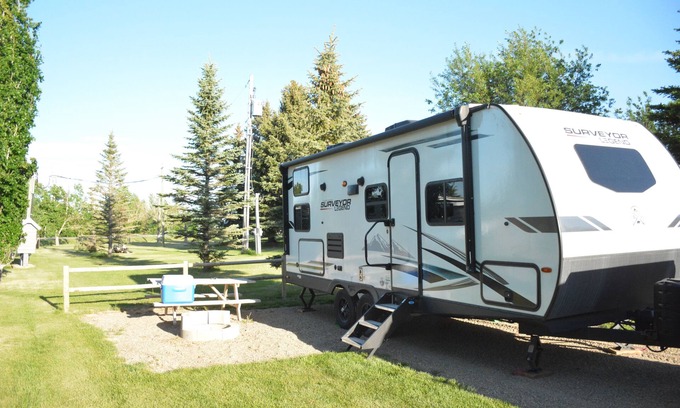Duchess House | "Luxury Trailer Getaway – Cobblestone RV Park (Sleeps 6!)"
