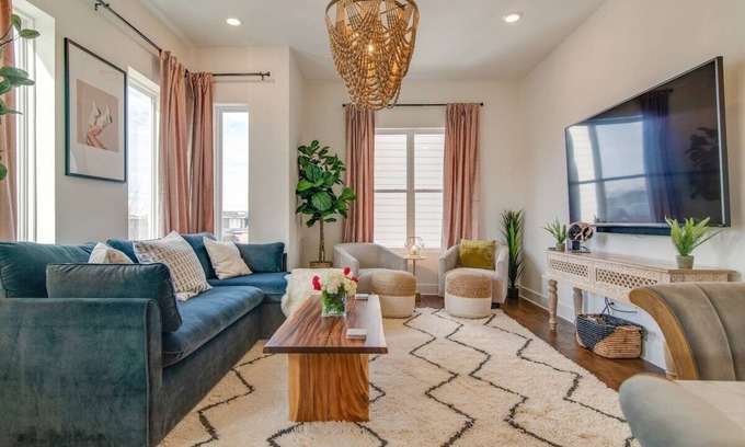 Hillsboro West End House | Luxury Twin Homes Near Nashville Attractions
