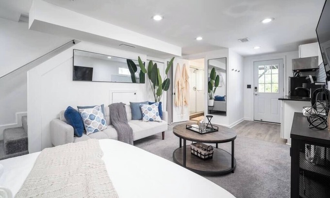 Southeast House | Luxury, Urban, & Elegant Oasis! Centrally-Located!