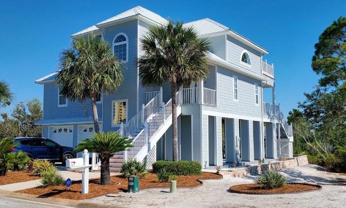 Ono Island House | Luxury Vacation Home near Johnson Beach