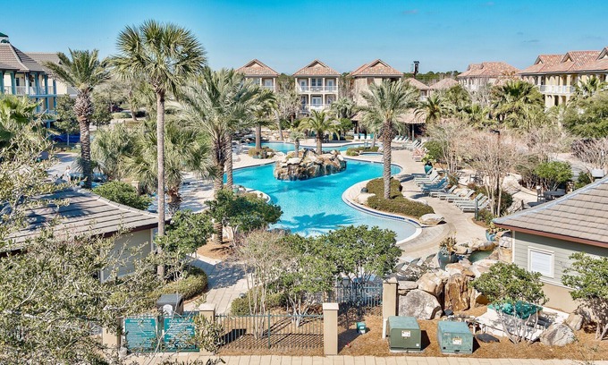 Villages of Crystal Beach House | Luxury Vacation Rental. Great Location to the Beach, Harbor & Shopping