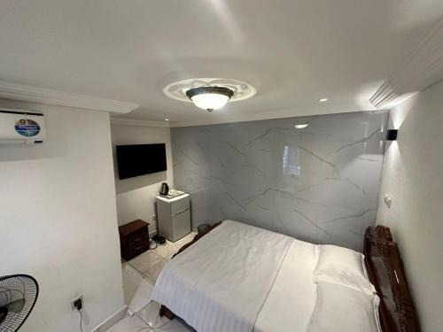 Limbe House | Luxury Villa AC Ensuite Room 6